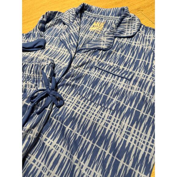 Muk Luks Women’s PJ Set Medium Blue White Ikat Print Short Sleeve Top & Shorts - Picture 1 of 12